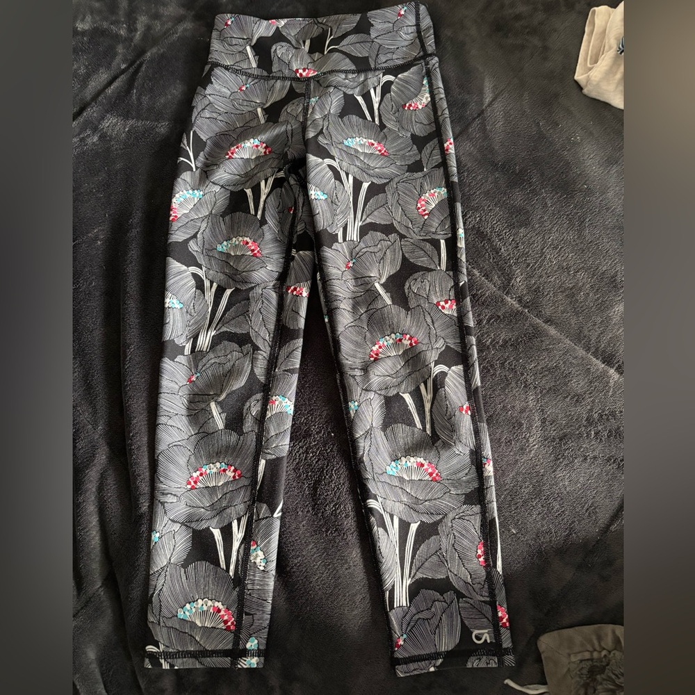 Gap fit peony print leggings small